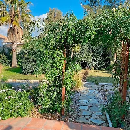 Holiday home Perro Andaluz With Flower Garden In Zahora